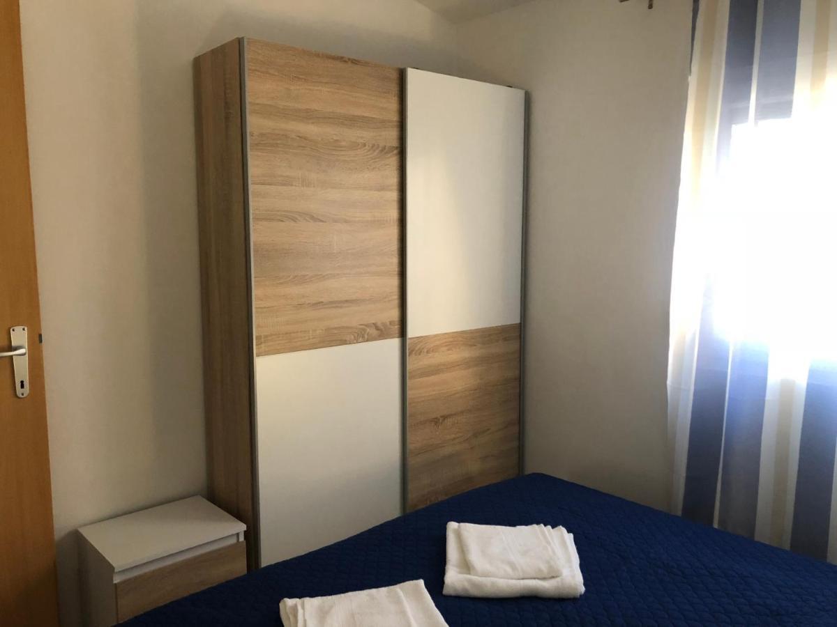 Apartman Luka Vir Leilighet Eksteriør bilde