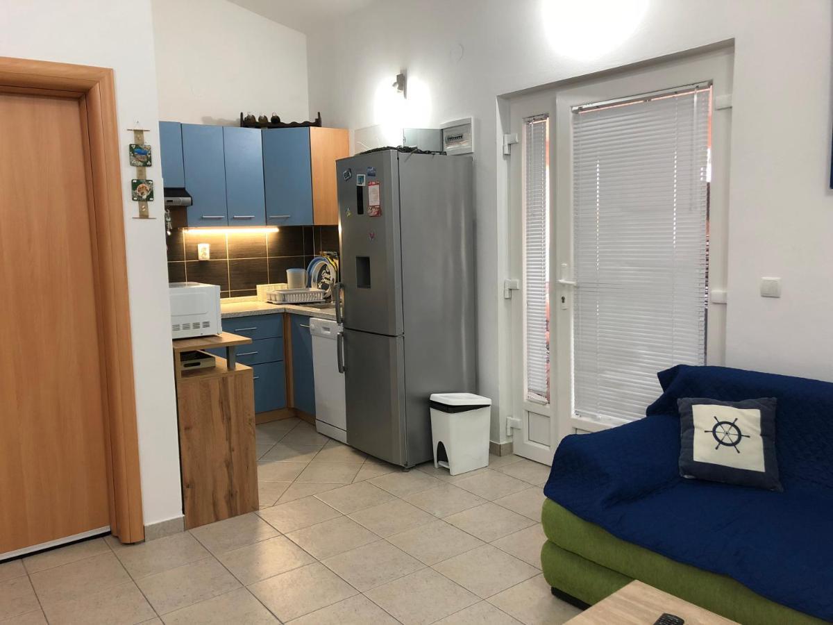 Apartman Luka Vir Leilighet Eksteriør bilde